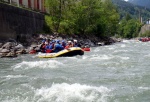 RAFTING - ALPSK SUPERVKEND KVTEN 2011, Tenhle zjezd byste mli zkusit, to je fakt dobr akce, na kterou se d jezdit opakovan. I kdy tentokrt poas maliko zahrozilo a ve vych polohch napadl snh. Dky tomu na ns ekala pardn v - fotografie 94