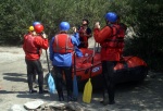 Adrenaln rafting na Iselu - ervenec 2011, Nejlep raftov voda, k tomu vlap do hor. Ve podbareveno pardnm slunenm poasm. - fotografie 3