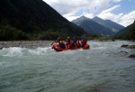 Adrenaln rafting na Iselu - ervenec 2011, Nejlep raftov voda, k tomu vlap do hor. Ve podbareveno pardnm slunenm poasm. - fotografie 12