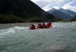 Adrenaln rafting na Iselu - ervenec 2011, Nejlep raftov voda, k tomu vlap do hor. Ve podbareveno pardnm slunenm poasm. - fotografie 13