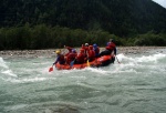 Adrenaln rafting na Iselu - ervenec 2011, Nejlep raftov voda, k tomu vlap do hor. Ve podbareveno pardnm slunenm poasm. - fotografie 14