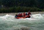 Adrenaln rafting na Iselu - ervenec 2011, Nejlep raftov voda, k tomu vlap do hor. Ve podbareveno pardnm slunenm poasm. - fotografie 15