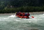 Adrenaln rafting na Iselu - ervenec 2011, Nejlep raftov voda, k tomu vlap do hor. Ve podbareveno pardnm slunenm poasm. - fotografie 16