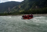 Adrenaln rafting na Iselu - ervenec 2011, Nejlep raftov voda, k tomu vlap do hor. Ve podbareveno pardnm slunenm poasm. - fotografie 19