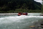 Adrenaln rafting na Iselu - ervenec 2011, Nejlep raftov voda, k tomu vlap do hor. Ve podbareveno pardnm slunenm poasm. - fotografie 21