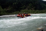 Adrenaln rafting na Iselu - ervenec 2011, Nejlep raftov voda, k tomu vlap do hor. Ve podbareveno pardnm slunenm poasm. - fotografie 22