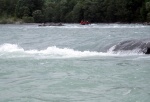 Adrenaln rafting na Iselu - ervenec 2011, Nejlep raftov voda, k tomu vlap do hor. Ve podbareveno pardnm slunenm poasm. - fotografie 27