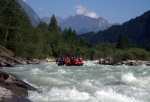 Adrenaln rafting na Iselu - ervenec 2011, Nejlep raftov voda, k tomu vlap do hor. Ve podbareveno pardnm slunenm poasm. - fotografie 54