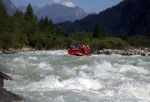 Adrenaln rafting na Iselu - ervenec 2011, Nejlep raftov voda, k tomu vlap do hor. Ve podbareveno pardnm slunenm poasm. - fotografie 57