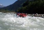 Adrenaln rafting na Iselu - ervenec 2011, Nejlep raftov voda, k tomu vlap do hor. Ve podbareveno pardnm slunenm poasm. - fotografie 59