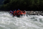 Adrenaln rafting na Iselu - ervenec 2011, Nejlep raftov voda, k tomu vlap do hor. Ve podbareveno pardnm slunenm poasm. - fotografie 62