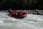 Adrenaln rafting na Iselu - ervenec 2011, Nejlep raftov voda, k tomu vlap do hor. Ve podbareveno pardnm slunenm poasm. - fotografie 63