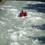 Adrenaln rafting na Iselu - ervenec 2011, Nejlep raftov voda, k tomu vlap do hor. Ve podbareveno pardnm slunenm poasm. - fotografie 69