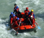 Adrenaln rafting na Iselu - ervenec 2011, Nejlep raftov voda, k tomu vlap do hor. Ve podbareveno pardnm slunenm poasm. - fotografie 71