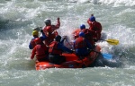 Adrenaln rafting na Iselu - ervenec 2011, Nejlep raftov voda, k tomu vlap do hor. Ve podbareveno pardnm slunenm poasm. - fotografie 78