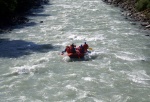 Adrenaln rafting na Iselu - ervenec 2011, Nejlep raftov voda, k tomu vlap do hor. Ve podbareveno pardnm slunenm poasm. - fotografie 79