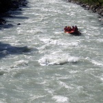 Adrenaln rafting na Iselu - ervenec 2011, Nejlep raftov voda, k tomu vlap do hor. Ve podbareveno pardnm slunenm poasm. - fotografie 80