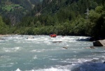 Adrenaln rafting na Iselu - ervenec 2011, Nejlep raftov voda, k tomu vlap do hor. Ve podbareveno pardnm slunenm poasm. - fotografie 81