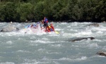 Adrenaln rafting na Iselu - ervenec 2011, Nejlep raftov voda, k tomu vlap do hor. Ve podbareveno pardnm slunenm poasm. - fotografie 82