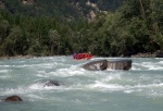 Adrenaln rafting na Iselu - ervenec 2011, Nejlep raftov voda, k tomu vlap do hor. Ve podbareveno pardnm slunenm poasm. - fotografie 93