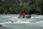 Adrenaln rafting na Iselu - ervenec 2011, Nejlep raftov voda, k tomu vlap do hor. Ve podbareveno pardnm slunenm poasm. - fotografie 94