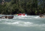 Adrenaln rafting na Iselu - ervenec 2011, Nejlep raftov voda, k tomu vlap do hor. Ve podbareveno pardnm slunenm poasm. - fotografie 95