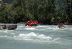 Adrenaln rafting na Iselu - ervenec 2011, Nejlep raftov voda, k tomu vlap do hor. Ve podbareveno pardnm slunenm poasm. - fotografie 96