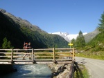 Výstup na Grossvenediger - srpen 2011, V srpnu jsme vyrazili s kilenty na vrchol třetí nejvyšší hory Rakouska Grossvenediger - 3.674m. Vrcholu Velkého Benátčana jsme zdárně dosáhli a také si dosyta užili pohody vládnoucí na Neue Prager Hut - fotografie 4