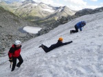 Vstup na Grossvenediger - srpen 2011, V srpnu jsme vyrazili s kilenty na vrchol tet nejvy hory Rakouska Grossvenediger - 3.674m. Vrcholu Velkho Bentana jsme zdrn doshli a tak si dosyta uili pohody vldnouc na Neue Prager Hut - fotografie 17