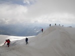 Vstup na Grossvenediger - srpen 2011, V srpnu jsme vyrazili s kilenty na vrchol tet nejvy hory Rakouska Grossvenediger - 3.674m. Vrcholu Velkho Bentana jsme zdrn doshli a tak si dosyta uili pohody vldnouc na Neue Prager Hut - fotografie 40