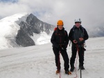 Vstup na Grossvenediger - srpen 2011, V srpnu jsme vyrazili s kilenty na vrchol tet nejvy hory Rakouska Grossvenediger - 3.674m. Vrcholu Velkho Bentana jsme zdrn doshli a tak si dosyta uili pohody vldnouc na Neue Prager Hut - fotografie 44