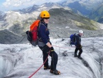 Vstup na Grossvenediger - srpen 2011, V srpnu jsme vyrazili s kilenty na vrchol tet nejvy hory Rakouska Grossvenediger - 3.674m. Vrcholu Velkho Bentana jsme zdrn doshli a tak si dosyta uili pohody vldnouc na Neue Prager Hut - fotografie 50