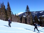 ZKLADN KURZ SKIALPINISMU 10.-12.2.2012, Ndhern poas, pes den teplo a slunce, v noci mrazivo, pranek a parta zaplench mladch a krsnch lid. No co by mohlo bt lep... Skol! A a ij gastro zitky a skialpinismus! - fotografie 93