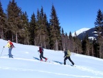 ZKLADN KURZ SKIALPINISMU 10.-12.2.2012, Ndhern poas, pes den teplo a slunce, v noci mrazivo, pranek a parta zaplench mladch a krsnch lid. No co by mohlo bt lep... Skol! A a ij gastro zitky a skialpinismus! - fotografie 95