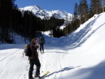 SKIALPINISTICK ELDORDO, Tahle parta veden Hanzem a Salmkem mla neskutenou kliku na poas... Spousta snhu, slunce, lavin i nastoupanch vkovch metr a vypitch kvasnic. Tahle partika si poradila se vm, vetn nro - fotografie 9