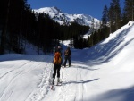 SKIALPINISTICK ELDORDO, Tahle parta veden Hanzem a Salmkem mla neskutenou kliku na poas... Spousta snhu, slunce, lavin i nastoupanch vkovch metr a vypitch kvasnic. Tahle partika si poradila se vm, vetn nro - fotografie 10