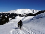 SKIALPINISTICK ELDORDO, Tahle parta veden Hanzem a Salmkem mla neskutenou kliku na poas... Spousta snhu, slunce, lavin i nastoupanch vkovch metr a vypitch kvasnic. Tahle partika si poradila se vm, vetn nro - fotografie 19