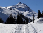 SKIALPINISTICK ELDORDO, Tahle parta veden Hanzem a Salmkem mla neskutenou kliku na poas... Spousta snhu, slunce, lavin i nastoupanch vkovch metr a vypitch kvasnic. Tahle partika si poradila se vm, vetn nro - fotografie 20