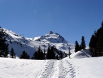 SKIALPINISTICK ELDORDO, Tahle parta veden Hanzem a Salmkem mla neskutenou kliku na poas... Spousta snhu, slunce, lavin i nastoupanch vkovch metr a vypitch kvasnic. Tahle partika si poradila se vm, vetn nro - fotografie 21