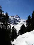 SKIALPINISTICK ELDORDO, Tahle parta veden Hanzem a Salmkem mla neskutenou kliku na poas... Spousta snhu, slunce, lavin i nastoupanch vkovch metr a vypitch kvasnic. Tahle partika si poradila se vm, vetn nro - fotografie 22