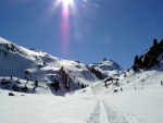 SKIALPINISTICK ELDORDO, Tahle parta veden Hanzem a Salmkem mla neskutenou kliku na poas... Spousta snhu, slunce, lavin i nastoupanch vkovch metr a vypitch kvasnic. Tahle partika si poradila se vm, vetn nro - fotografie 24