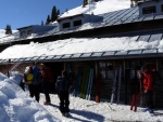 SKIALPINISTICK ELDORDO, Tahle parta veden Hanzem a Salmkem mla neskutenou kliku na poas... Spousta snhu, slunce, lavin i nastoupanch vkovch metr a vypitch kvasnic. Tahle partika si poradila se vm, vetn nro - fotografie 28