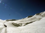 SKIALPINISTICK ELDORDO, Tahle parta veden Hanzem a Salmkem mla neskutenou kliku na poas... Spousta snhu, slunce, lavin i nastoupanch vkovch metr a vypitch kvasnic. Tahle partika si poradila se vm, vetn nro - fotografie 32