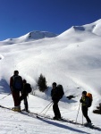 SKIALPINISTICK ELDORDO, Tahle parta veden Hanzem a Salmkem mla neskutenou kliku na poas... Spousta snhu, slunce, lavin i nastoupanch vkovch metr a vypitch kvasnic. Tahle partika si poradila se vm, vetn nro - fotografie 38