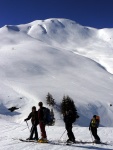 SKIALPINISTICK ELDORDO, Tahle parta veden Hanzem a Salmkem mla neskutenou kliku na poas... Spousta snhu, slunce, lavin i nastoupanch vkovch metr a vypitch kvasnic. Tahle partika si poradila se vm, vetn nro - fotografie 39