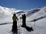 SKIALPINISTICK ELDORDO, Tahle parta veden Hanzem a Salmkem mla neskutenou kliku na poas... Spousta snhu, slunce, lavin i nastoupanch vkovch metr a vypitch kvasnic. Tahle partika si poradila se vm, vetn nro - fotografie 44