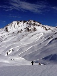 SKIALPINISTICK ELDORDO, Tahle parta veden Hanzem a Salmkem mla neskutenou kliku na poas... Spousta snhu, slunce, lavin i nastoupanch vkovch metr a vypitch kvasnic. Tahle partika si poradila se vm, vetn nro - fotografie 56