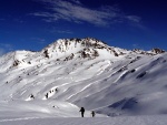 SKIALPINISTICK ELDORDO, Tahle parta veden Hanzem a Salmkem mla neskutenou kliku na poas... Spousta snhu, slunce, lavin i nastoupanch vkovch metr a vypitch kvasnic. Tahle partika si poradila se vm, vetn nro - fotografie 57