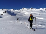 SKIALPINISTICK ELDORDO, Tahle parta veden Hanzem a Salmkem mla neskutenou kliku na poas... Spousta snhu, slunce, lavin i nastoupanch vkovch metr a vypitch kvasnic. Tahle partika si poradila se vm, vetn nro - fotografie 59