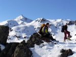 SKIALPINISTICK ELDORDO, Tahle parta veden Hanzem a Salmkem mla neskutenou kliku na poas... Spousta snhu, slunce, lavin i nastoupanch vkovch metr a vypitch kvasnic. Tahle partika si poradila se vm, vetn nro - fotografie 68